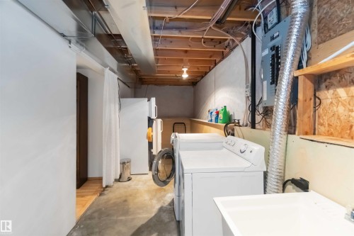 8 53129 Range Road 14, Rural Parkland County, AB - Indoor Photo Showing Laundry Room