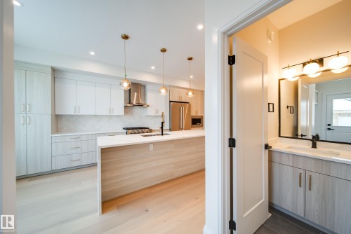 10649 81 Street, Edmonton, AB - Indoor Photo Showing Kitchen With Upgraded Kitchen