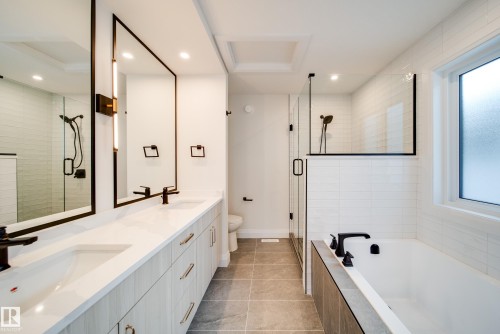 10649 81 Street, Edmonton, AB - Indoor Photo Showing Bathroom