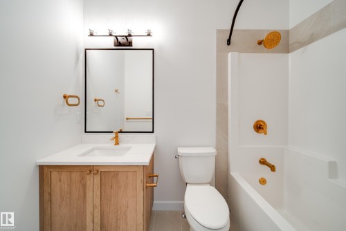 6003 111 Avenue, Edmonton, AB - Indoor Photo Showing Bathroom