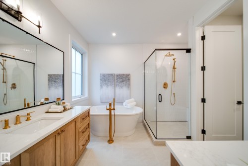 6003 111 Avenue, Edmonton, AB - Indoor Photo Showing Bathroom