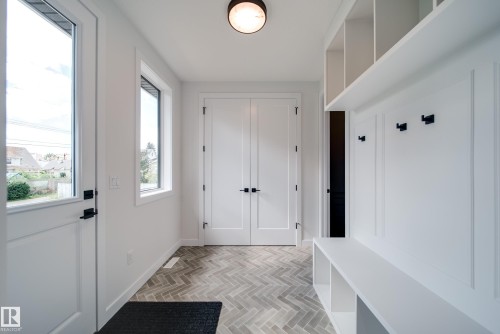 6003 111 Avenue, Edmonton, AB - Indoor Photo Showing Other Room