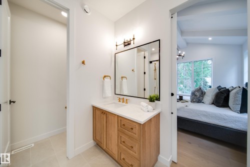 6003 111 Avenue, Edmonton, AB - Indoor