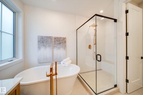 6003 111 Avenue, Edmonton, AB - Indoor Photo Showing Bathroom