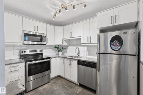 602 9916 113 Street, Edmonton, AB - Indoor Photo Showing Kitchen With Stainless Steel Kitchen