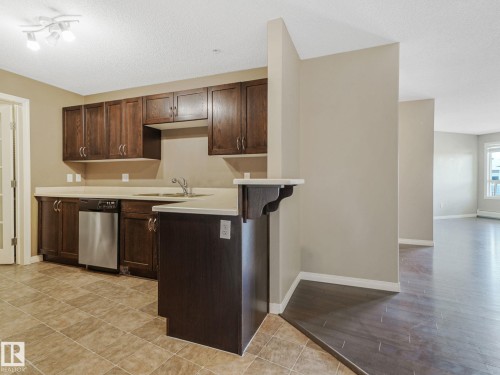 7330 7327 South Terwillegar Drive, Edmonton, AB - Indoor Photo Showing Kitchen
