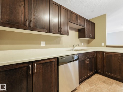 7330 7327 South Terwillegar Drive, Edmonton, AB - Indoor Photo Showing Kitchen