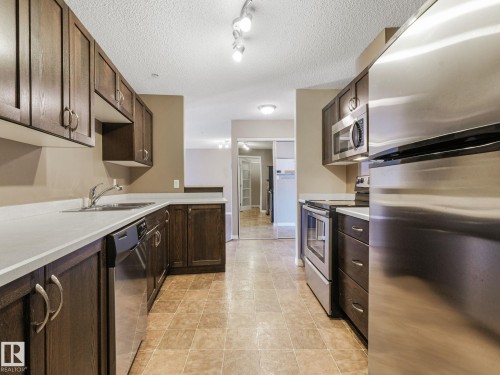 7330 7327 South Terwillegar Drive, Edmonton, AB - Indoor Photo Showing Kitchen