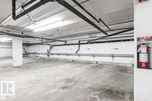 7330 7327 South Terwillegar Drive, Edmonton, AB - Indoor Photo Showing Garage
