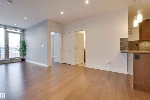 806 10238 103 Street, Edmonton, AB - Indoor