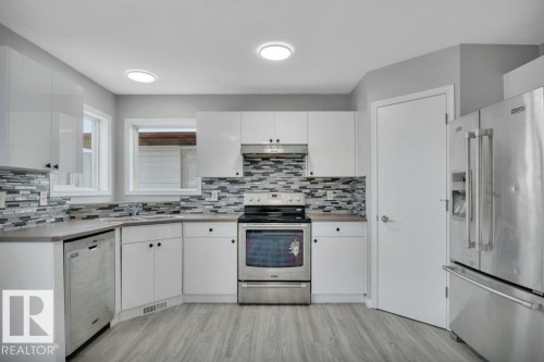 2338 29A Avenue, Edmonton, AB - Indoor Photo Showing Kitchen With Stainless Steel Kitchen With Double Sink With Upgraded Kitchen
