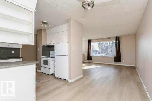 5214 49 Street, Leduc, AB - Indoor Photo Showing Kitchen