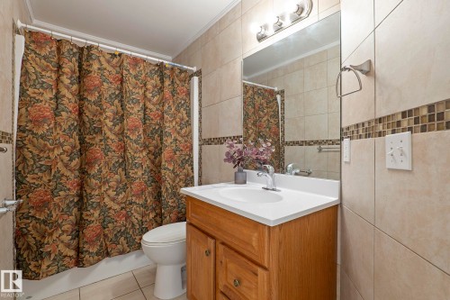 11918 68 Street, Edmonton, AB - Indoor Photo Showing Bathroom
