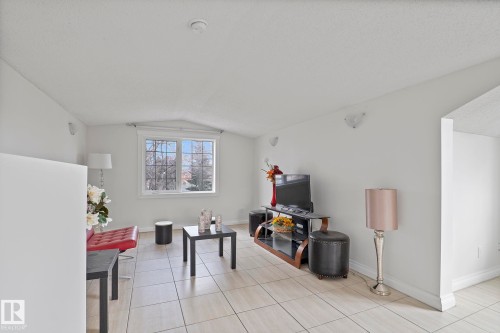 11918 68 Street, Edmonton, AB - Indoor