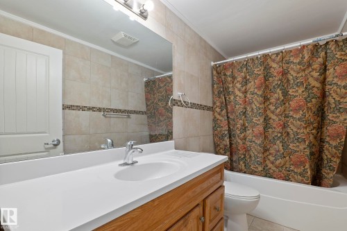 11918 68 Street, Edmonton, AB - Indoor Photo Showing Bathroom