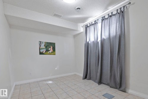 11918 68 Street, Edmonton, AB - Indoor