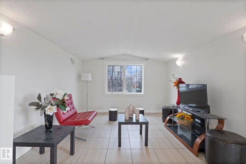 11918 68 Street, Edmonton, AB - Indoor