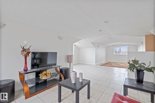 11918 68 Street, Edmonton, AB - Indoor