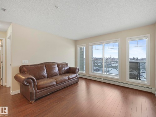317 12650 142 Avenue, Edmonton, AB - Indoor Photo Showing Living Room