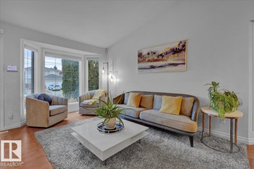 1144 Wedgewood Boulevard, Edmonton, AB - Indoor Photo Showing Living Room