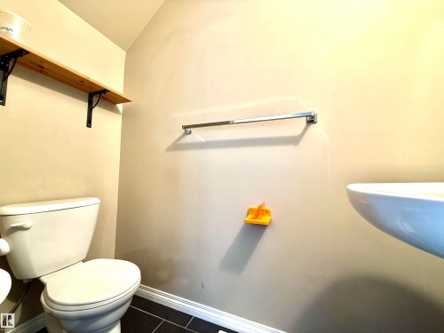 1641 Towne Centre Boulevard, Edmonton, AB - Indoor Photo Showing Bathroom