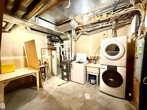 1641 Towne Centre Boulevard, Edmonton, AB - Indoor Photo Showing Laundry Room