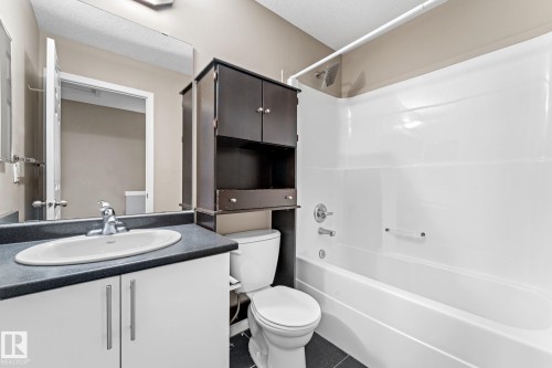 1641 Towne Centre Boulevard, Edmonton, AB - Indoor Photo Showing Bathroom