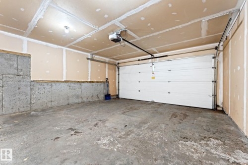 1641 Towne Centre Boulevard, Edmonton, AB - Indoor Photo Showing Garage
