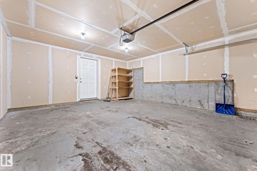 1641 Towne Centre Boulevard, Edmonton, AB - Indoor Photo Showing Garage