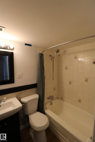 1403 9816 112 Street, Edmonton, AB - Indoor Photo Showing Bathroom