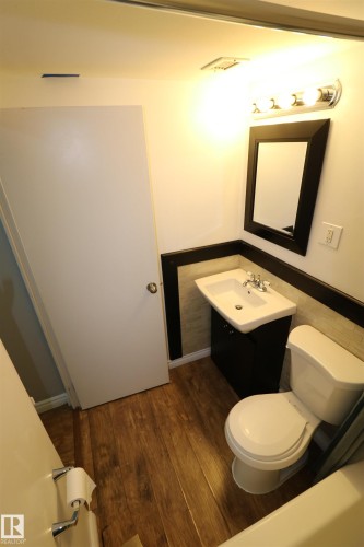 1403 9816 112 Street, Edmonton, AB - Indoor Photo Showing Bathroom