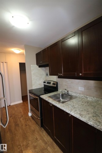 1403 9816 112 Street, Edmonton, AB - Indoor Photo Showing Kitchen