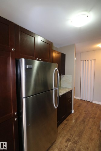 1403 9816 112 Street, Edmonton, AB - Indoor Photo Showing Kitchen