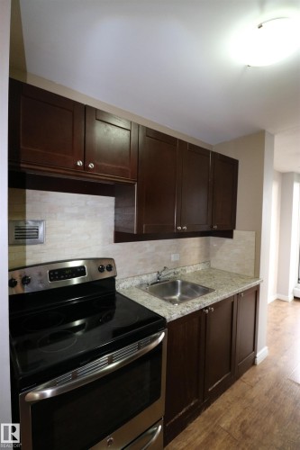 1403 9816 112 Street, Edmonton, AB - Indoor Photo Showing Kitchen