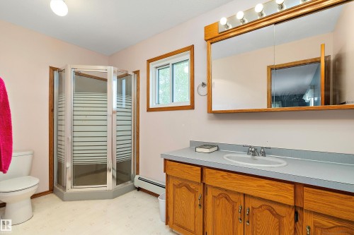 240028 Twp 460, Rural Wetaskiwin County, AB - Indoor Photo Showing Bathroom