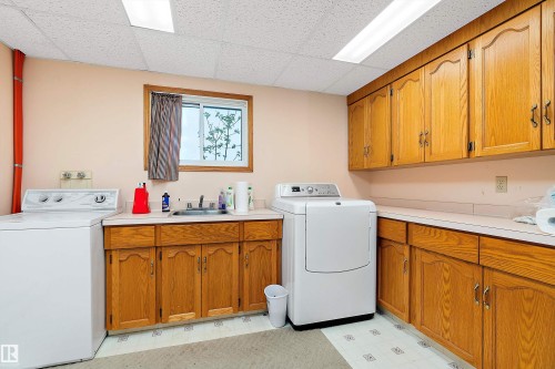 240028 Twp 460, Rural Wetaskiwin County, AB - Indoor Photo Showing Laundry Room