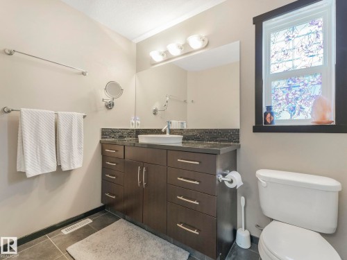 5213 2A Avenue, Edmonton, AB - Indoor Photo Showing Bathroom