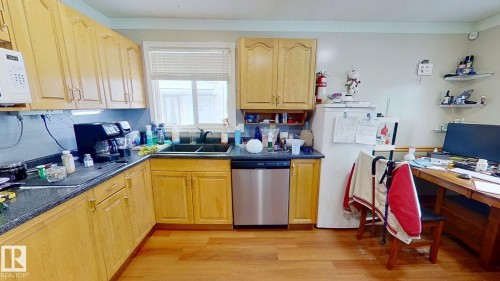 4710 56 Avenue, Bruderheim, AB - Indoor Photo Showing Kitchen With Double Sink