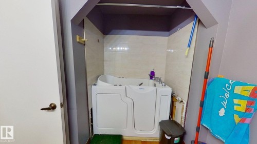 4710 56 Avenue, Bruderheim, AB - Indoor Photo Showing Laundry Room