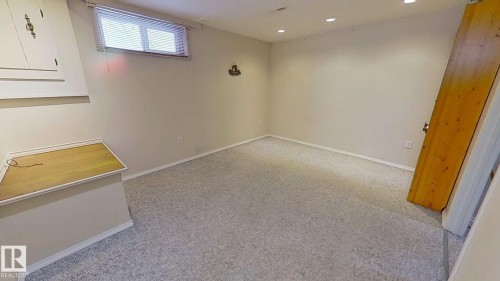 4710 56 Avenue, Bruderheim, AB - Indoor Photo Showing Other Room