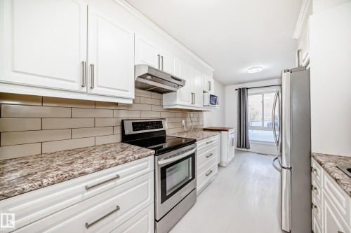 2 Grandin Village, St. Albert, AB - Indoor Photo Showing Kitchen With Upgraded Kitchen