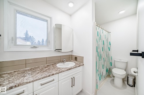 2 Grandin Village, St. Albert, AB - Indoor Photo Showing Bathroom