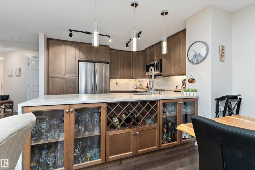 42 6835 Speaker Vista, Edmonton, AB - Indoor Photo Showing Kitchen With Stainless Steel Kitchen With Upgraded Kitchen