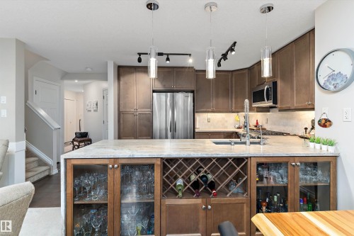 42 6835 Speaker Vista, Edmonton, AB - Indoor Photo Showing Kitchen With Stainless Steel Kitchen With Upgraded Kitchen