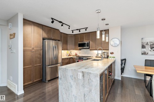 42 6835 Speaker Vista, Edmonton, AB - Indoor Photo Showing Kitchen With Stainless Steel Kitchen With Upgraded Kitchen