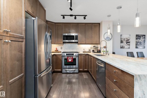 42 6835 Speaker Vista, Edmonton, AB - Indoor Photo Showing Kitchen With Stainless Steel Kitchen With Upgraded Kitchen
