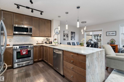 42 6835 Speaker Vista, Edmonton, AB - Indoor Photo Showing Kitchen With Stainless Steel Kitchen With Upgraded Kitchen