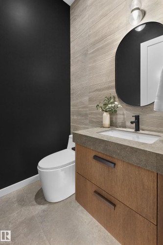 8318 120 Street, Edmonton, AB - Indoor Photo Showing Bathroom