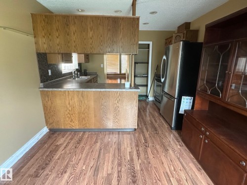 1023 35 Street, Edmonton, AB - Indoor Photo Showing Kitchen
