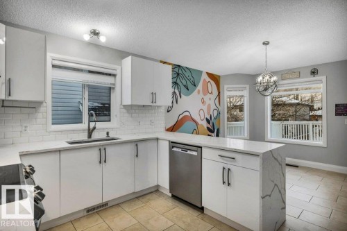2812 40A Avenue, Edmonton, AB - Indoor Photo Showing Kitchen